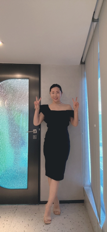 会唱歌的女人的第一张照片--三亚闪婚服务中心